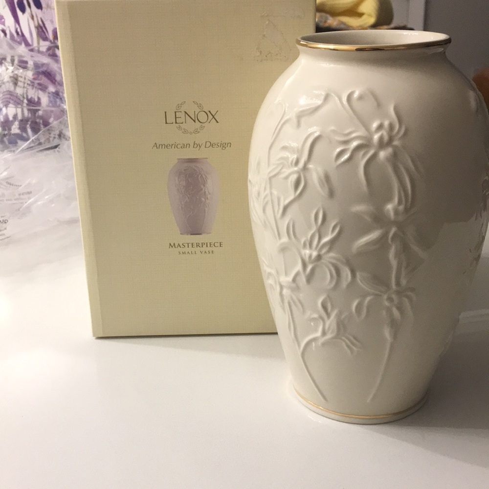Lenox masterpiece vase